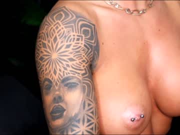 webcam girl dee_waters live cam image #3819492