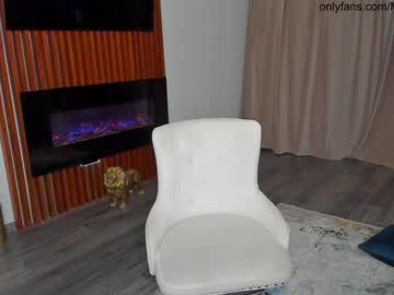 webcam girl moniqueeass live cam image #3888670