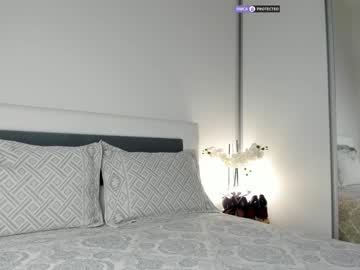 webcam girl intrigueeme live cam image #7747504
