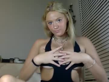 webcam girl sweetbrittaniexox live cam image #12594692