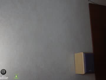 webcam girl bestblondiiecb live cam image #9235979