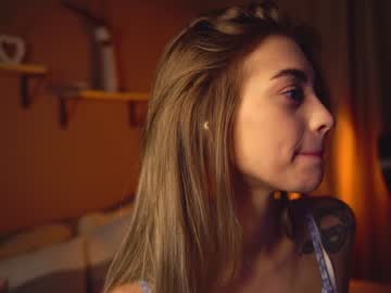 webcam girl cuteelsa_ live cam image #7896778