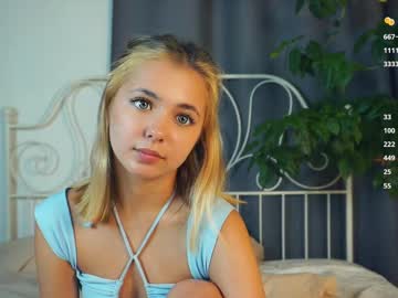 webcam girl mildredgarrett live cam image #12068238