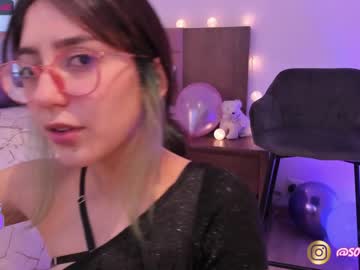 webcam girl maxinegh_ live cam image #2905956