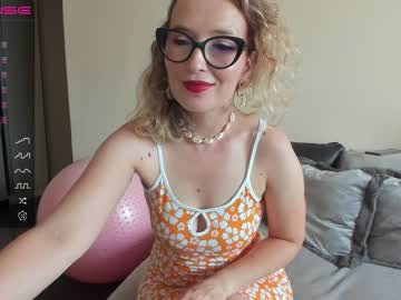 webcam girl emilymilf__ live cam image #6525928