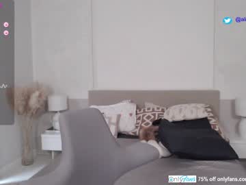 webcam girl smileyouarehere live cam image #8518183