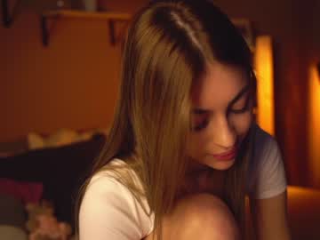 webcam girl cuteelsa_ live cam image #7954734