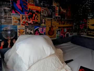 webcam girl flirtykitty_ live cam image #12175180