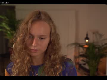 webcam girl chillwithkira live cam image #3344555