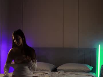 webcam girl emilybatee live cam image #10544642