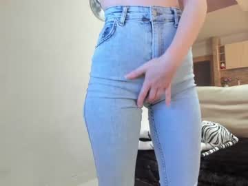 webcam girl sofiaandwonderland live cam image #2562298