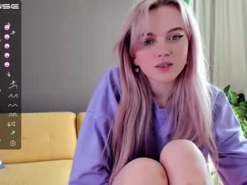 webcam girl small_blondee live cam image #2238192
