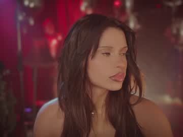 webcam girl rougeoud live cam image #8106125