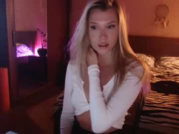 webcam girl bitter_moon live cam image #3413800