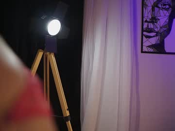 webcam girl lucie_beltran live cam image #10150331