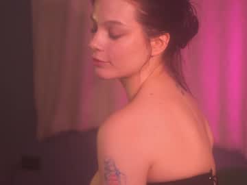 webcam girl lorienn live cam image #9751866