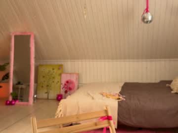 webcam girl uwunikaa live cam image #12995493