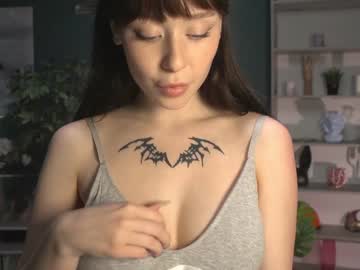 webcam girl ella_knockers_xl live cam image #2850968
