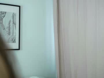 webcam girl peek_in_my_window live cam image #9695396