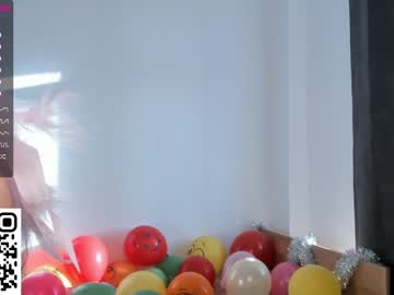webcam girl peek_in_my_window live cam image #8182383