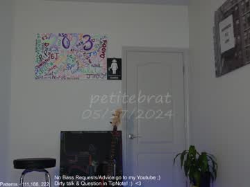webcam girl petitebrat live cam image #9402344
