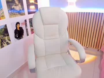 webcam girl little_effy18 live cam image #7048677