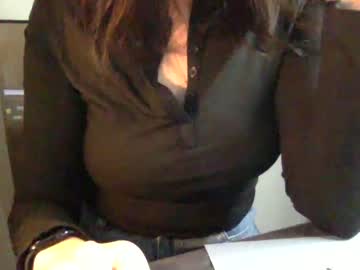 webcam girl lillyandhertoyy live cam image #8367424