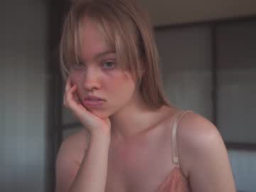 webcam girl bibi_it_is live cam image #8762922