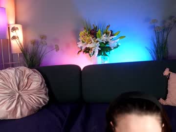 webcam girl littlee33 live cam image #4902762