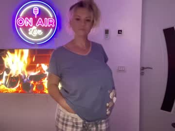 webcam girl kiradivine live cam image #3964844