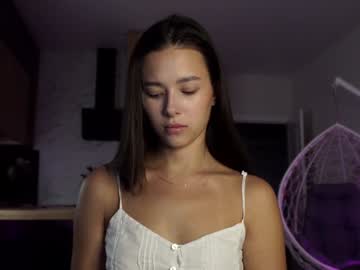 webcam girl emilybatee live cam image #12921399