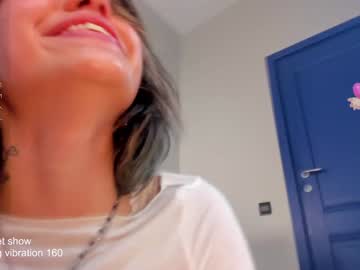 webcam girl blue_eye_twinkle live cam image #10472221