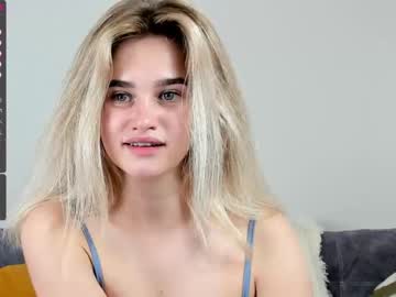 webcam girl super_pusichki live cam image #2815854