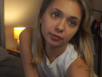 webcam girl mildredgarrett live cam image #11186537