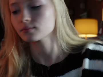 webcam girl bestblondiiecb live cam image #8131538