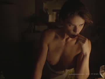 webcam girl lucieoude_ live cam image #3583911