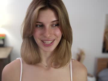 webcam girl refined_style live cam image #10383191