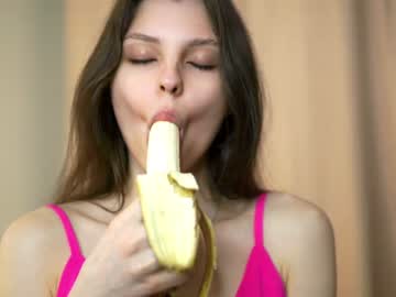 webcam girl peek_in_my_window live cam image #9609730