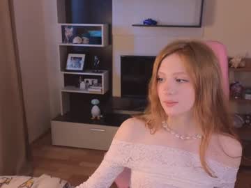 webcam girl plastic_beach live cam image #12122055