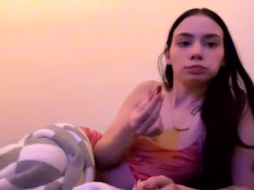 webcam girl destiny_yvng live cam image #8583452