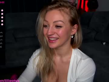 webcam girl lillieonyx live cam image #1452832