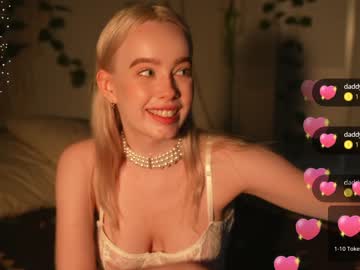 webcam girl mother__of__dragons live cam image #7583069