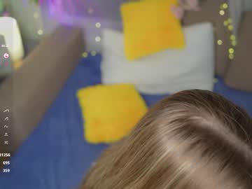 webcam girl fluffy_angel live cam image #11155594