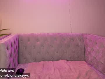 webcam girl blondiekayy live cam image #2446088