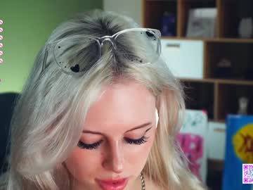 webcam girl audreycarvin live cam image #10733472