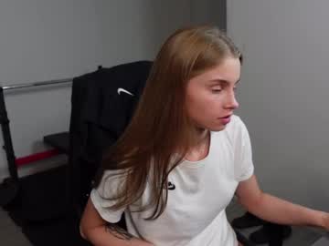 webcam girl abby_laker live cam image #10088087