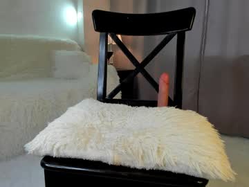 webcam girl dearly_emily live cam image #10639574