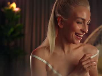 webcam girl artmosphera live cam image #12459341