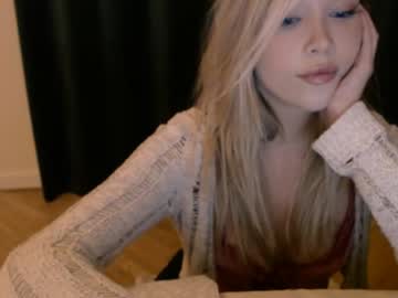 webcam girl bitter_moon live cam image #4855731