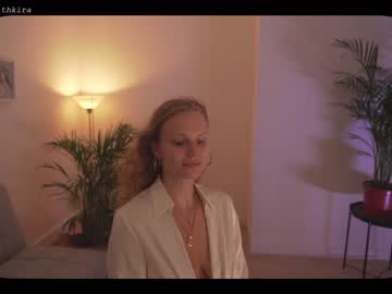 webcam girl chillwithkira live cam image #2770309